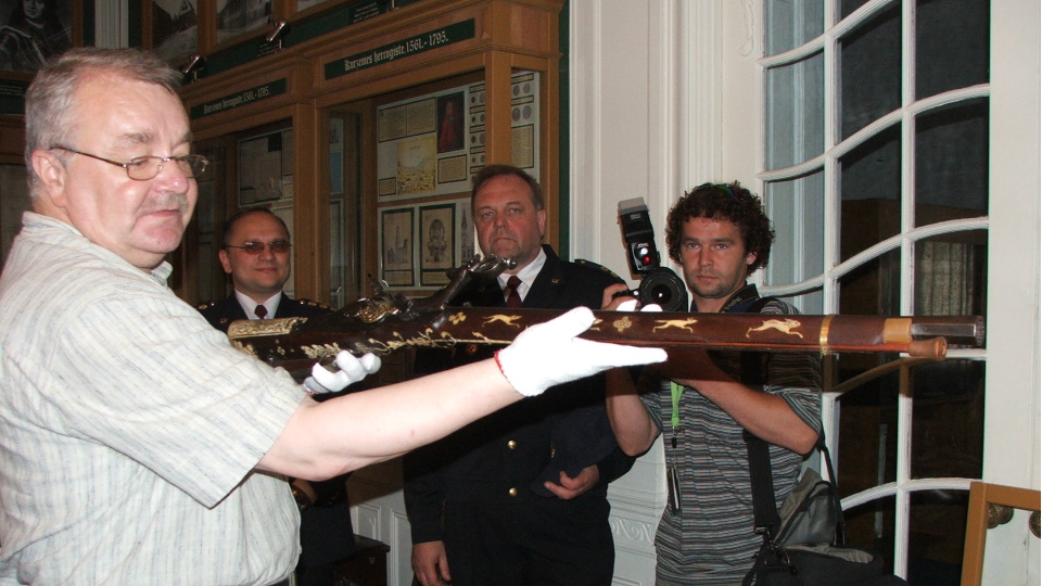 Возвращение ружья в музей 11 июля 2005 года.