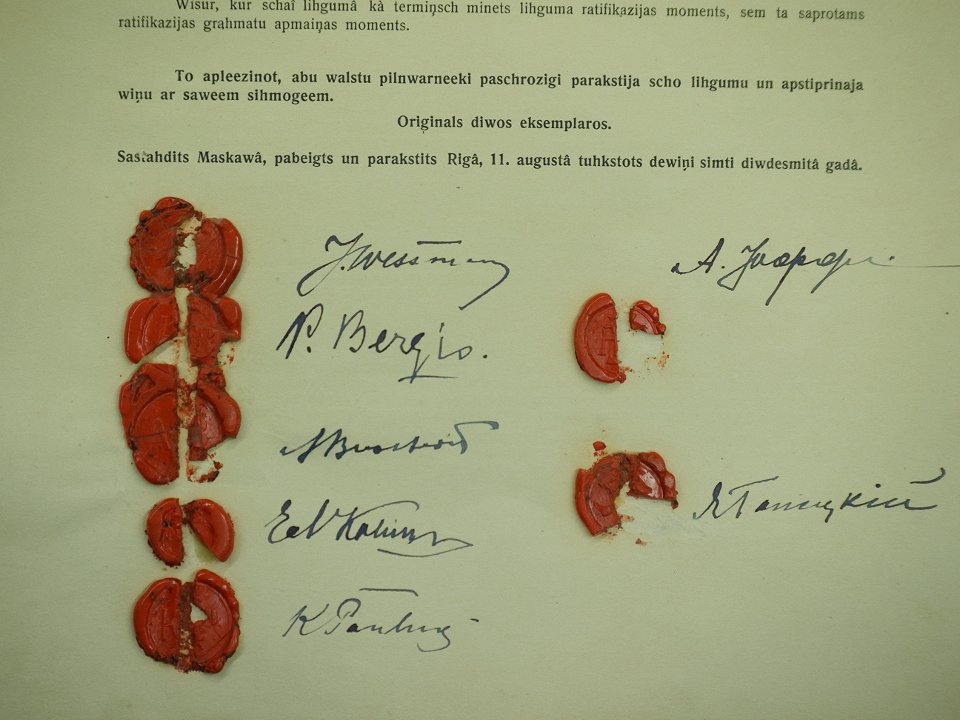 Подписи делегатов Латвии и России на мирном договоре, 11 августа 1920 года