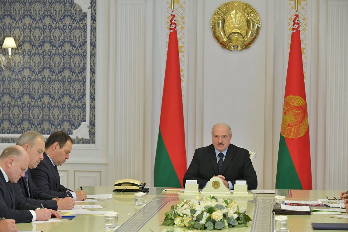 Aleksandrs Lukašenko ārkārtas sēdē. 2020. gada 12. augusts.