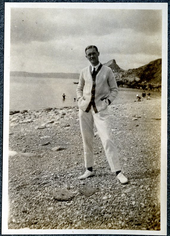 Oļģerds Grosvalds Torkī pludmalē, 1920