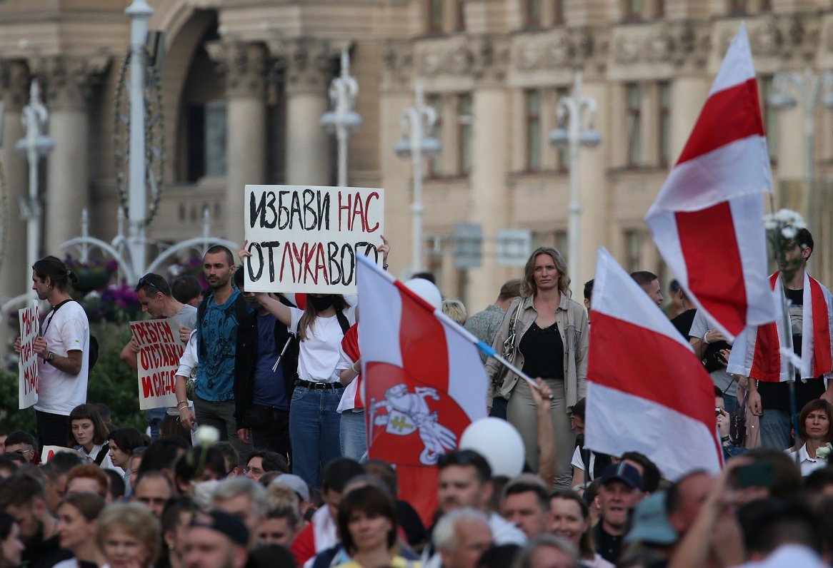 Masu protesti Minskā, Baltkrievijā.