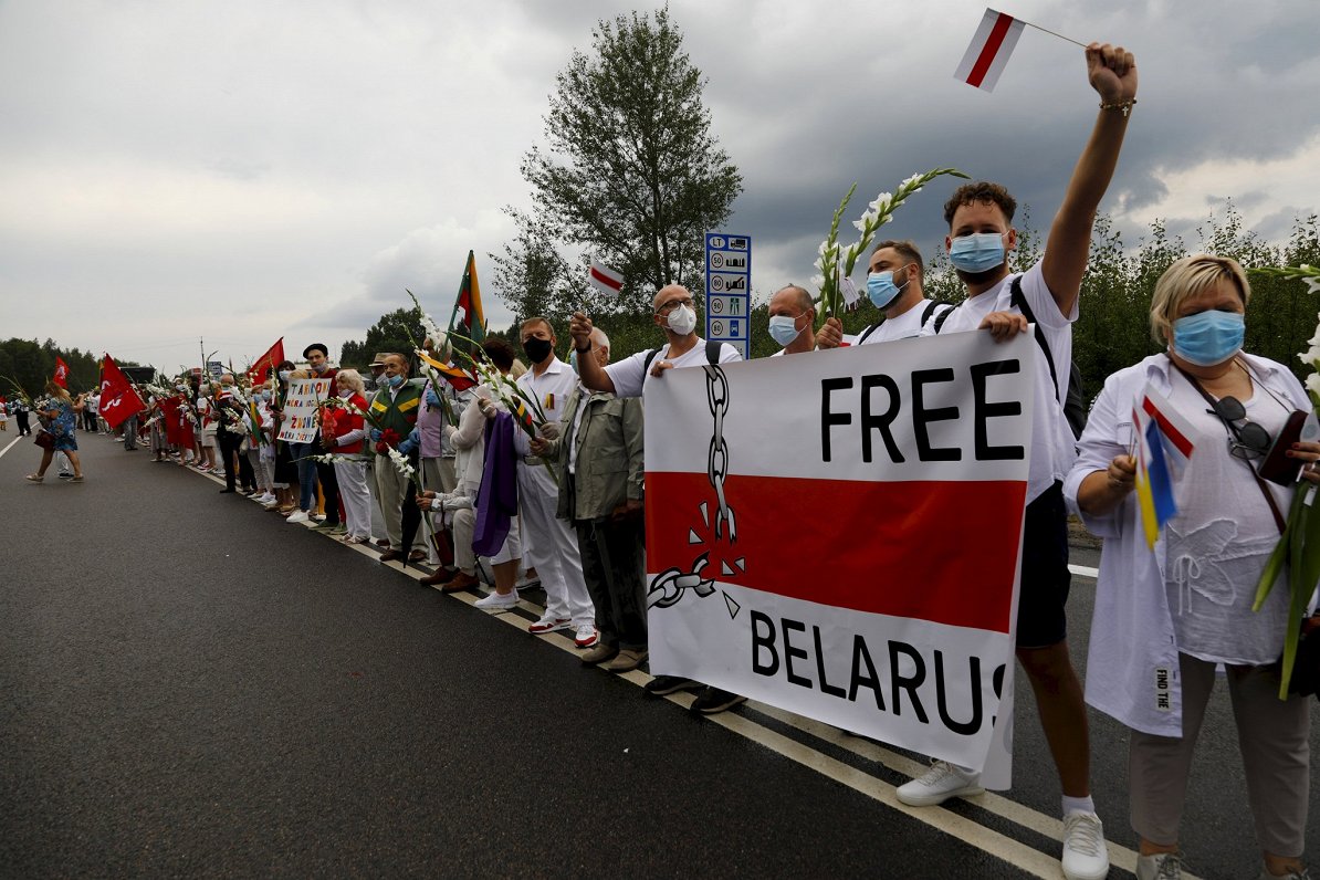 Cilvēku ķēde Lietuvā, atbalstot Baltkrievijas iedzīvotāju protestus. 2020. gada 23. augusts.
