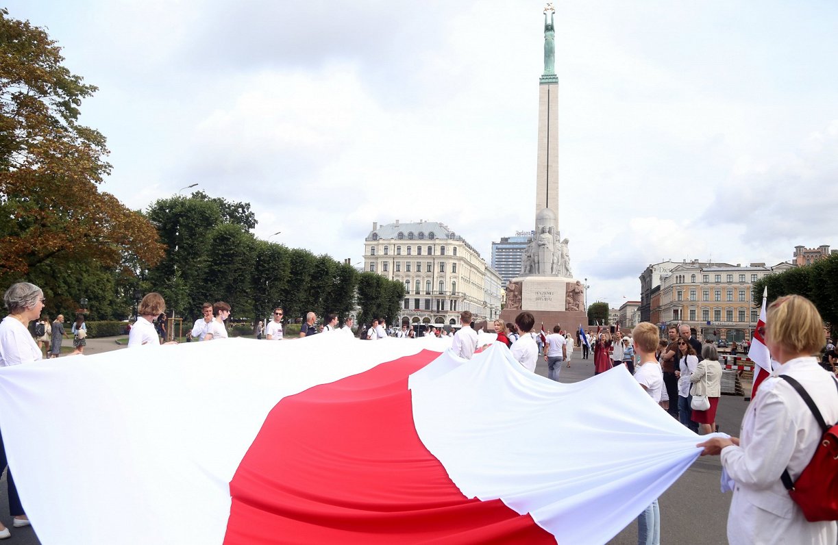 Akcija pie Brīvības pieminekļa Baltkrievijas tautas atbalstam. 2020. gada 23. augusts.