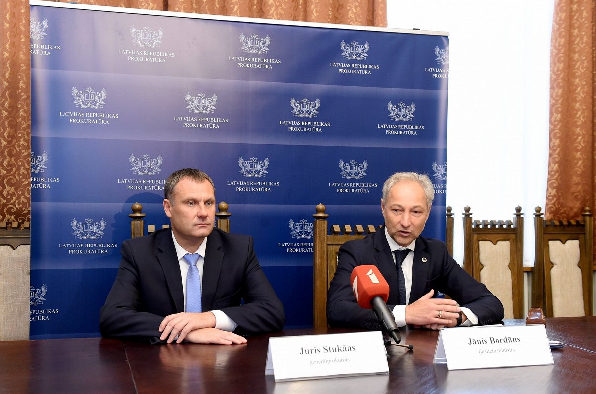 Ģenerālprokurors Juris Stukāns (no kreisās) un tieslietu ministrs Jānis Bordāns. 2020. gada. 27. aug...