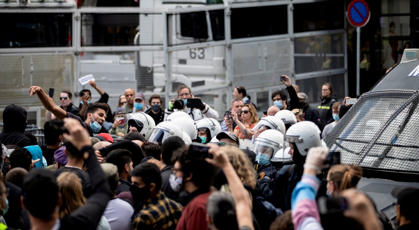 Policija iejaucas demonstrāciju norisē Oslo