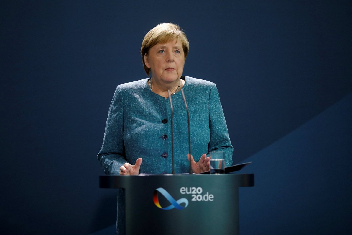 Vācijas kanclere Angela Merkele paziņo, ka Navaļnijs ir saindēts ar nervus paralizējošu vielu no tā...