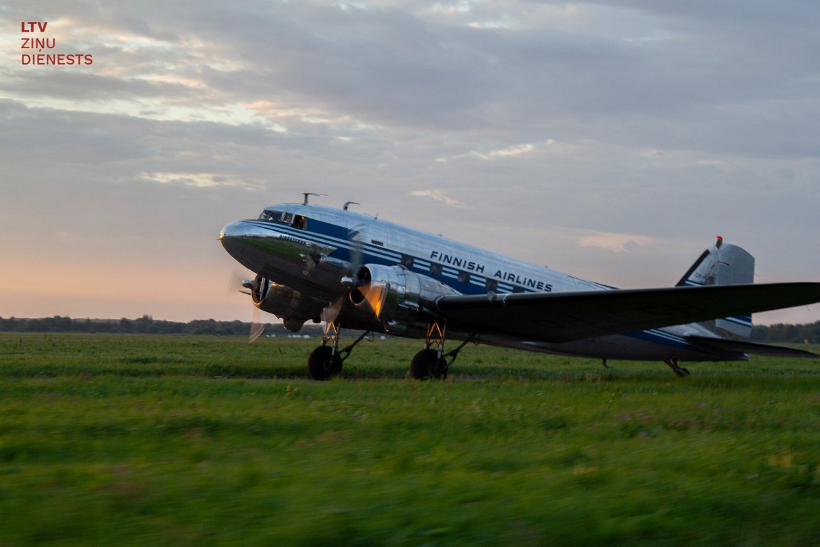 Самолет Douglas DC3