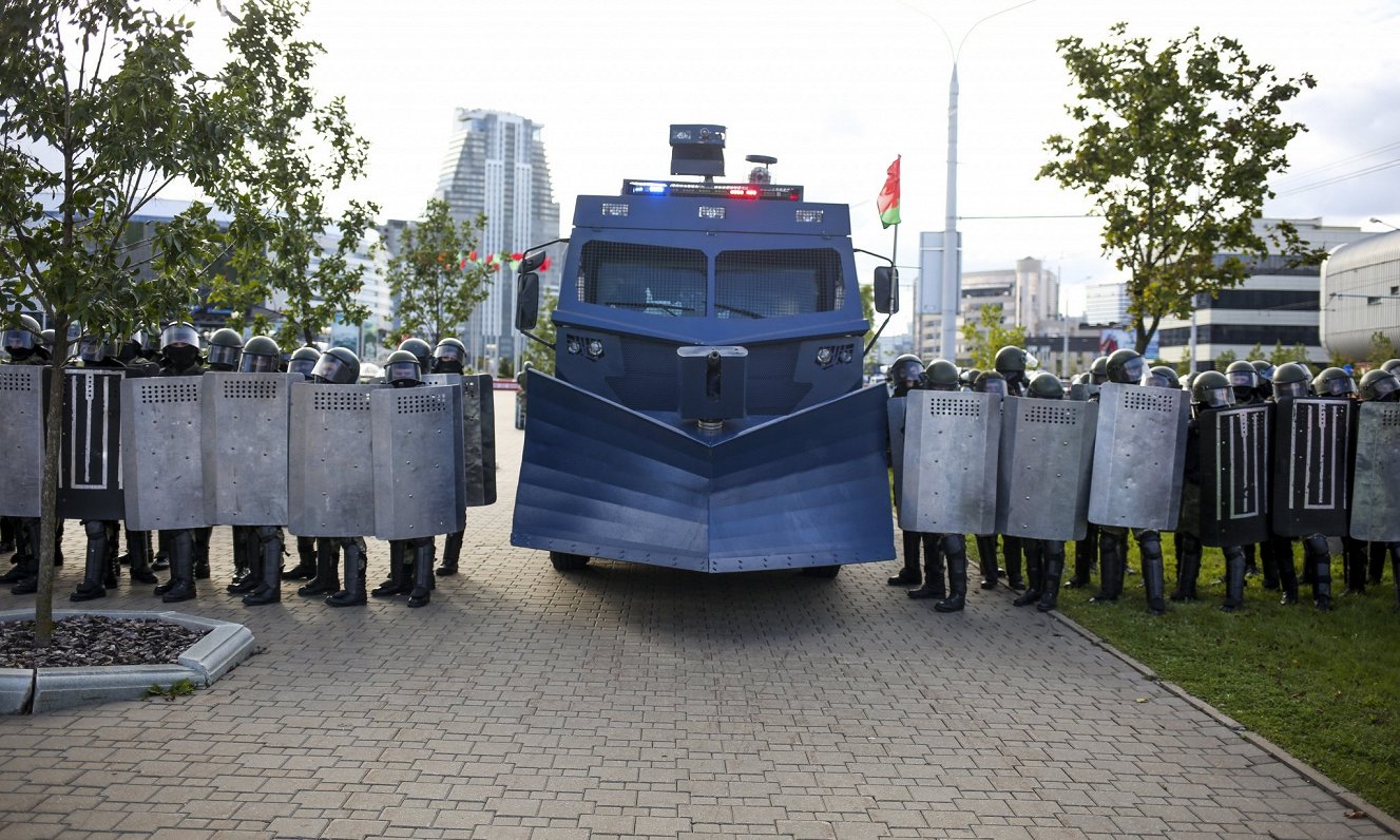 Policijas vienības protestētāju savaldīšanai Baltkrievijā. 2020. gada 13. septembris.