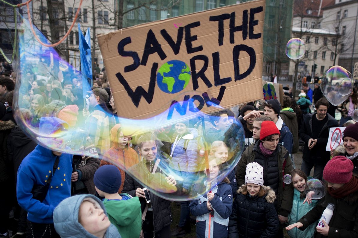 Vides aktīvistu - studentu protests pret vides izmaiņām Berlīnē 2019. gada martā.