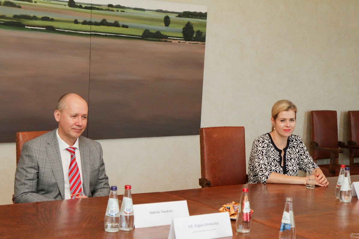 Baltkrievu opozicionārs Valērijs Cepkalo ar sievu