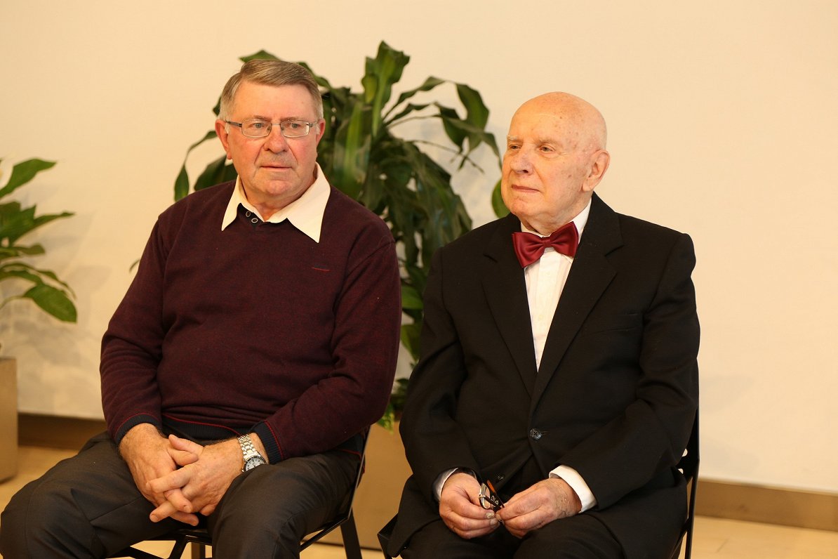 No kreisās: Vilis Seleckis, Ints Cālītis
