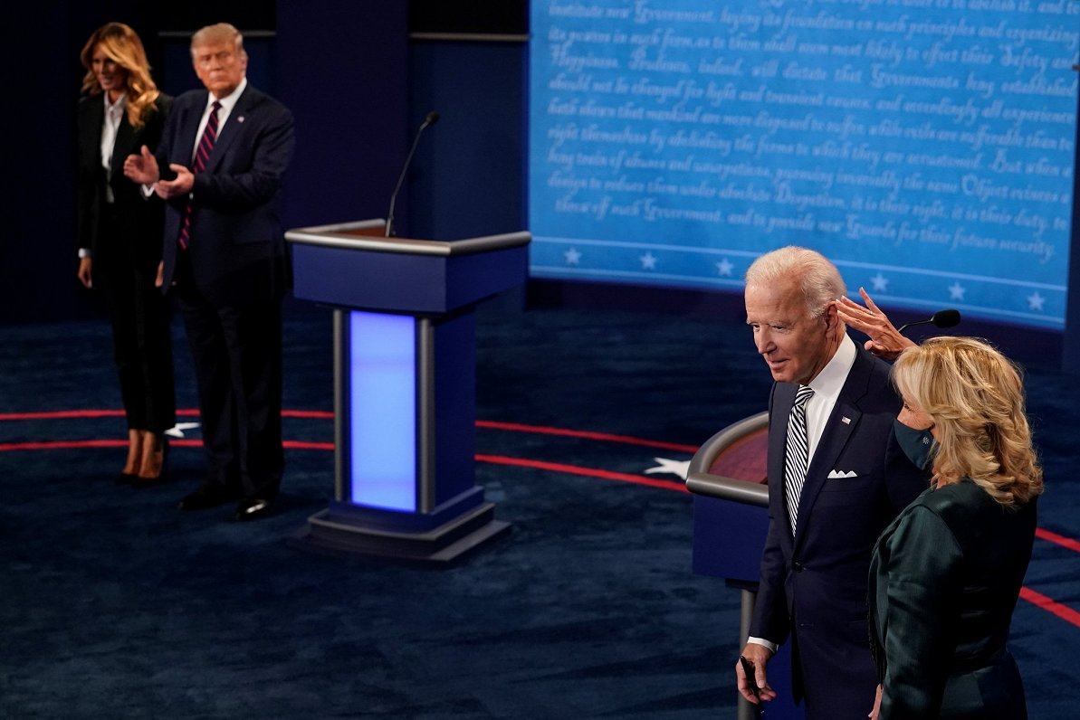 Džo Baidens un Donalds Tramps debatēs pirms ASV prezidenta gaidāmajām vēlēšanām.