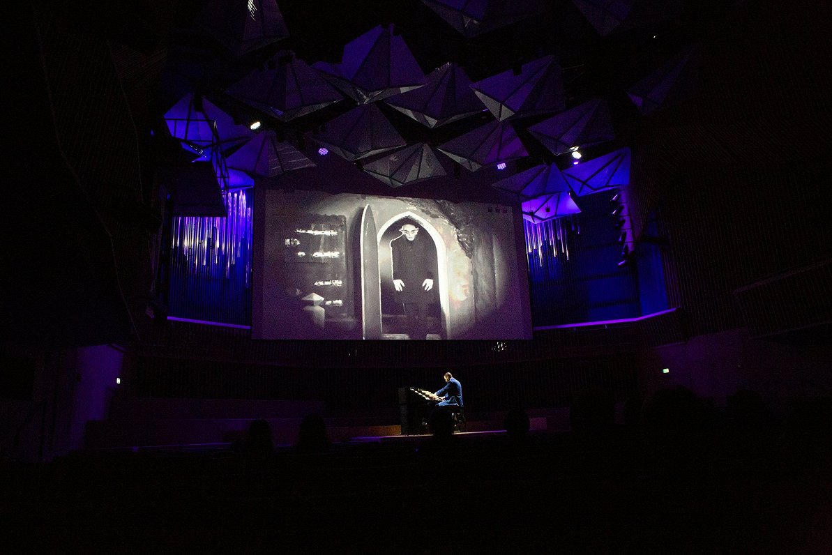 Amerikāņu ērģelnieka Breta Valianta performance 2019.gadā koncertzālē “Latvija”