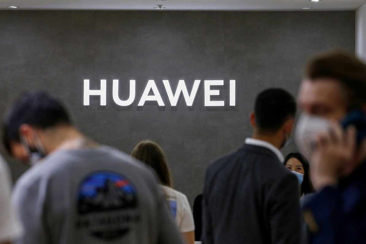 &quot;Huawei&quot; uzņēmuma stends izstādē Eiropā. 2020. gada septembris.
