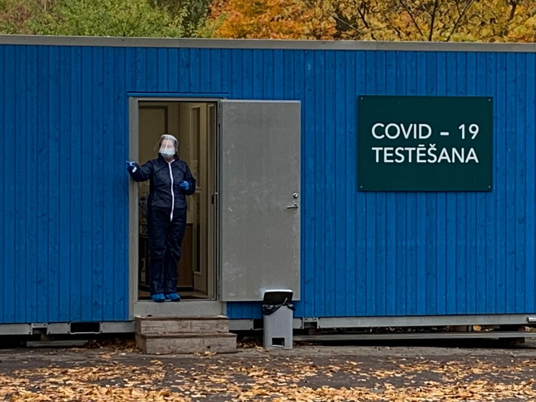 Covid-19 testēšanas punkts Rīgā, Lejupes ielā. 2020. gada oktobris.
