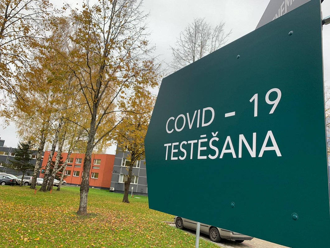 Covid-19 testēšanas punkts Rīgā, Lejupes ielā. 2020. gada oktobris.