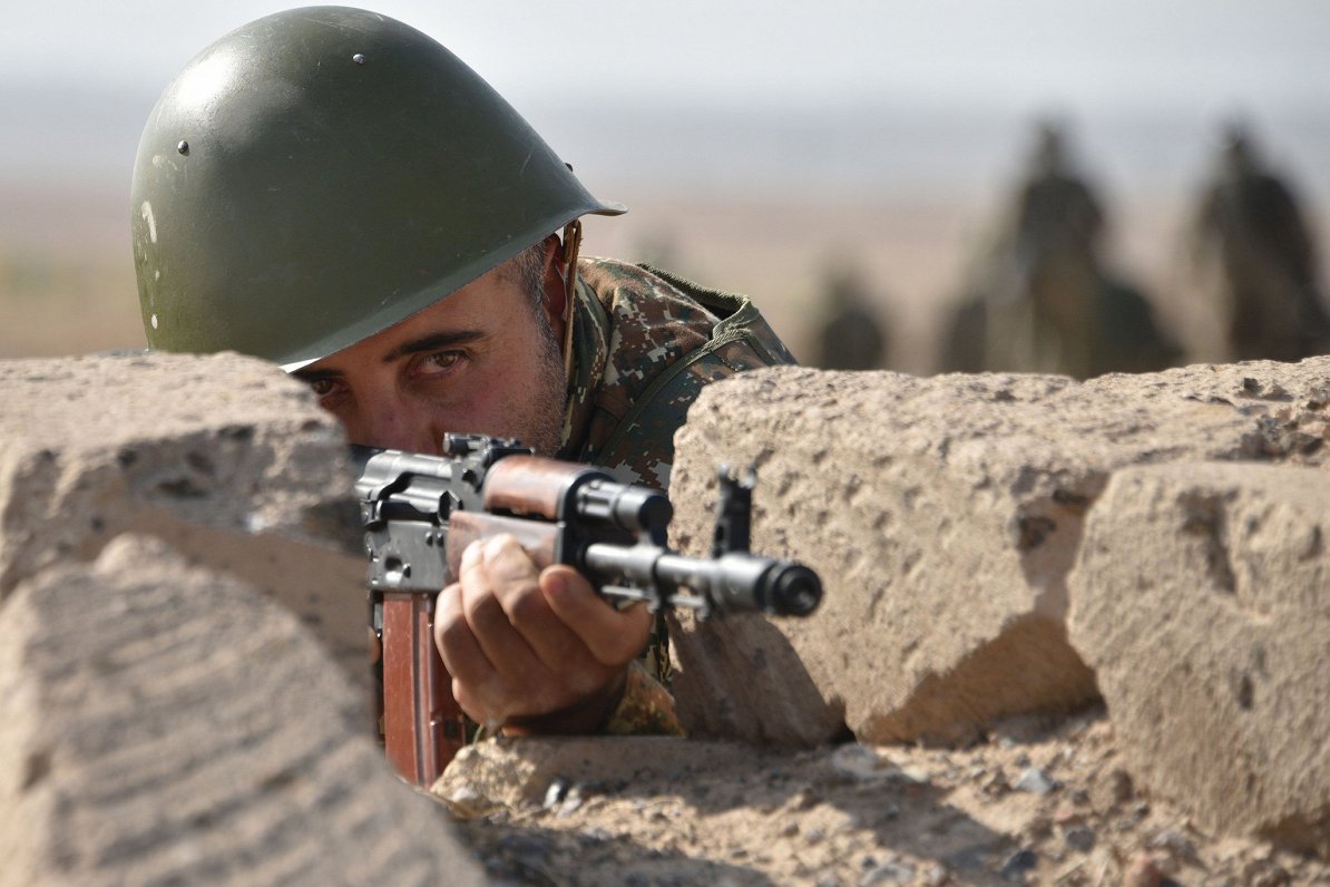 Armēnijas armijas karavīrs mācībās