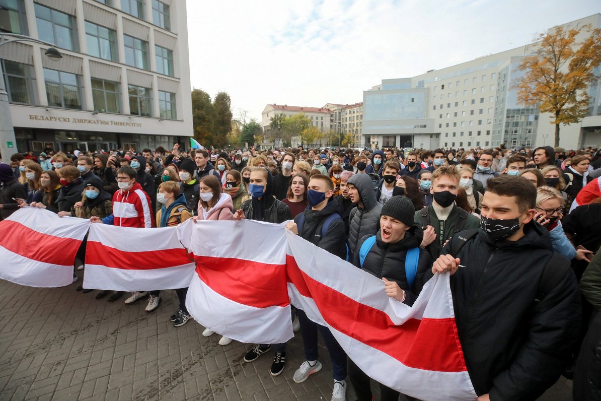 Baltkrievu studentu mītiņi Minskā. 2020. gada 26. oktobris.