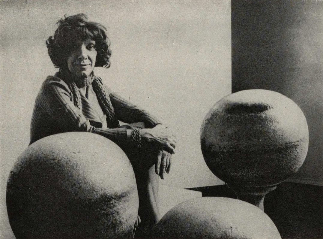 Rita Einberga savā darbnīcā. 1970. gadi.