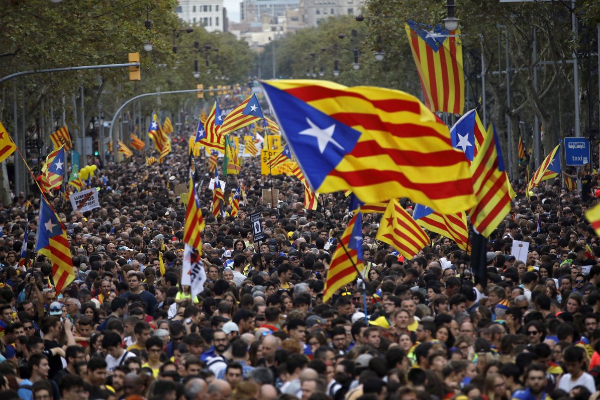 Katalonijas reģiona atdalīšanās idejas atbalstītāji Barselonā, Spānijā. 2019. gada 18. oktobris.