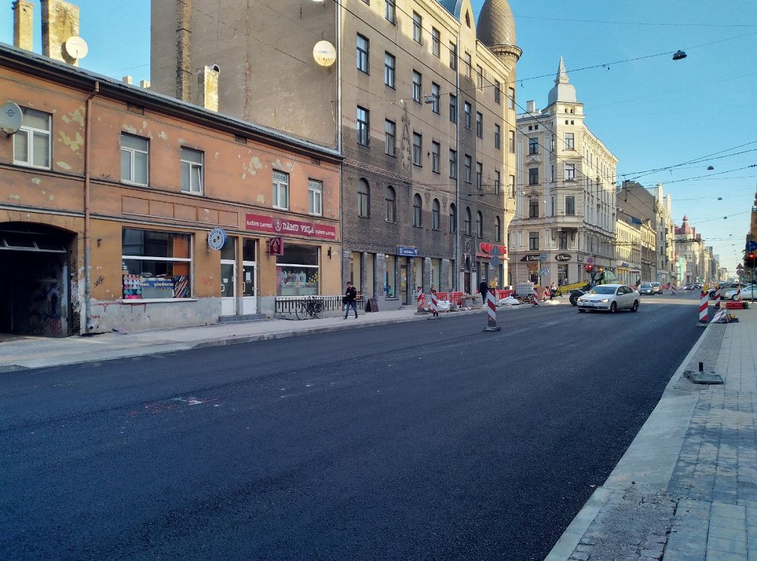 Aleksandra Čaka ielas jaunais asfalta segums. 2020. gada oktobris.