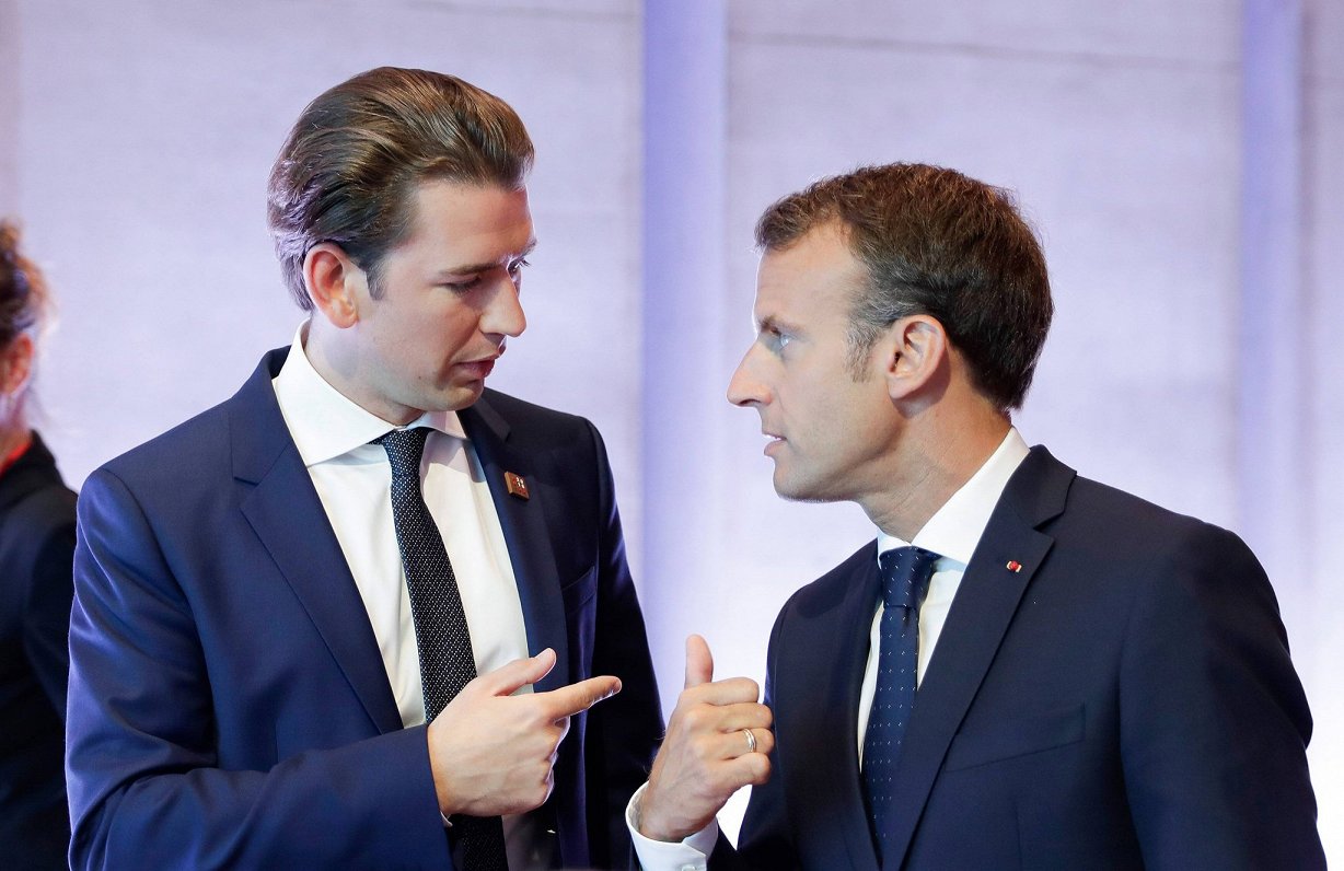 Attēlā no kreisās Austrijas kanclers Sebastians Kurcs un Francijas prezidents Emanuels Makrons, 2018...