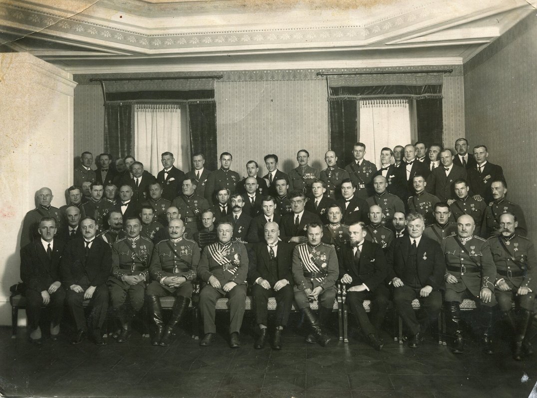 Кавалеры после награждения в Рижском замке у Г. Земгала, 11 ноября  1927 года