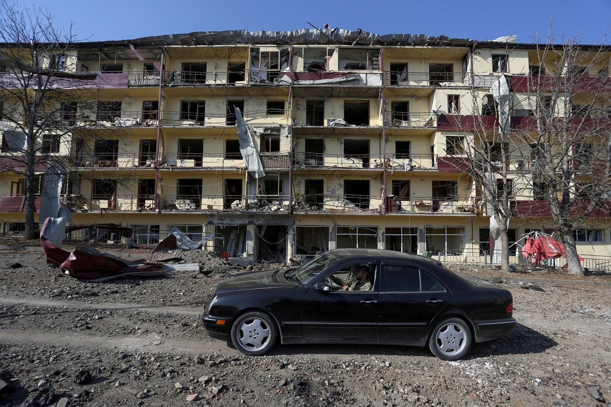 Izpostīta ēka Kalnu Karabahā, 2020.gada oktobris