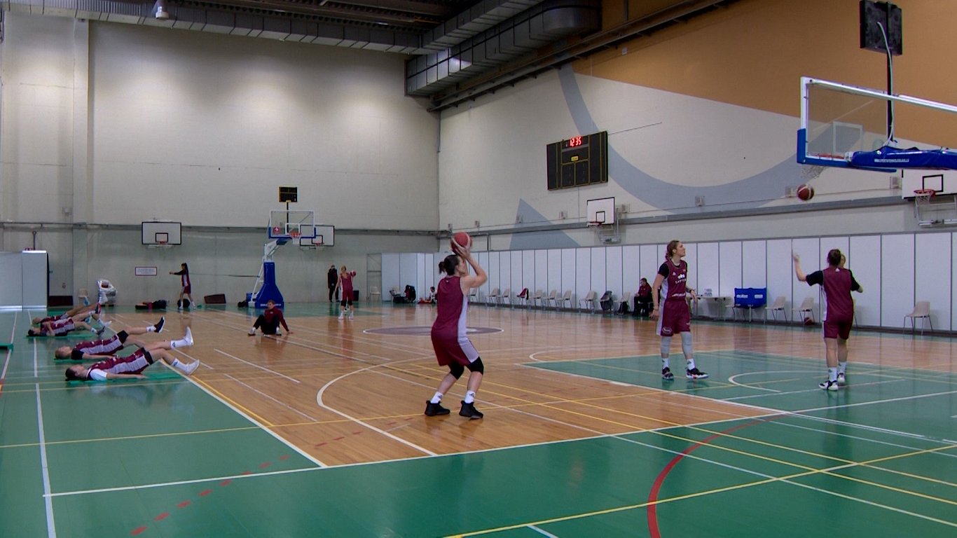 Latvijas sieviešu basketbola izlase treniņā