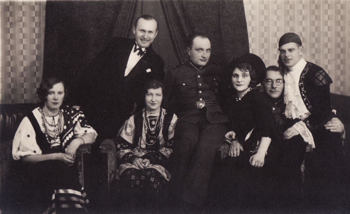 Карнавал в офицерском клубе. 16 февраля 1935 года.