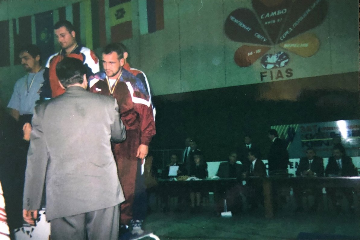 Iekšlietu struktūru Pasaules čempionātā sambo 1997.gadā Kijevā, Ukrainā. Agrim Kociņam – bronzas med...