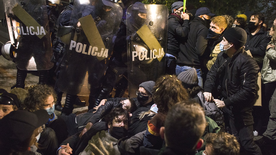 Противостояние полиции и протестующих. Варшава, Польша, 28 октября 2020 г.