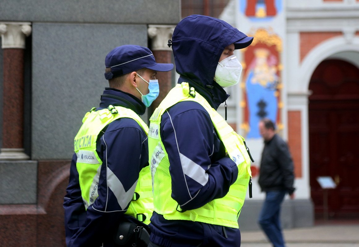 Policisti Rīgas ielās. 2020. gada novembris.