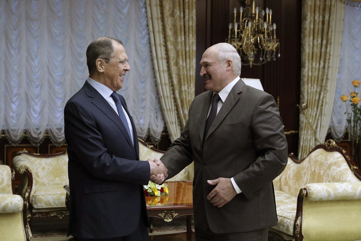 Krievijas ārlietu ministrs Sergejs Lavrovs un Aleksandrs Lukašenko. 2020. gada vasara
