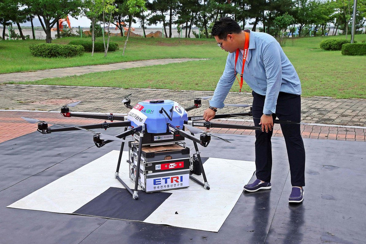 Eksperimenti pasta sūtījumu piegādei ar dronu Dienvidkorejā.