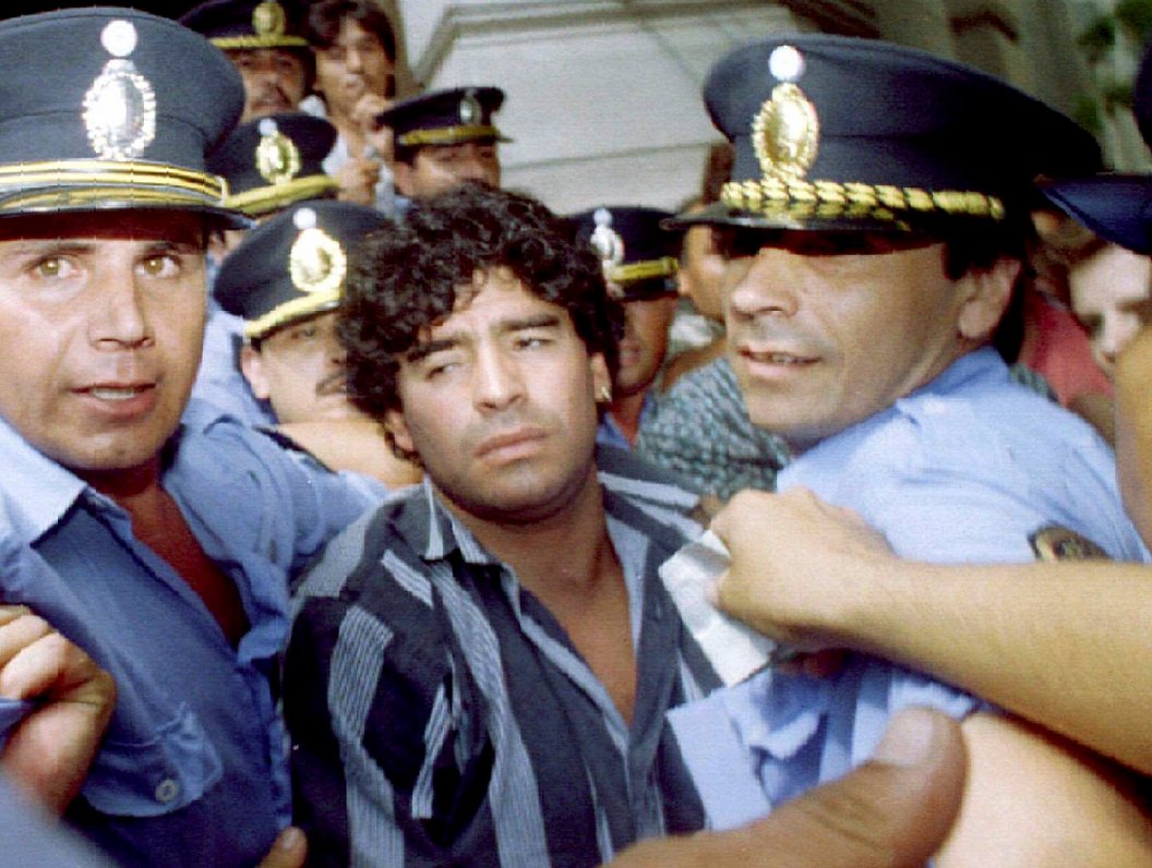 Djego Maradona deviņdesmitajos gados vairākkārt konfliktēja ar likumu
