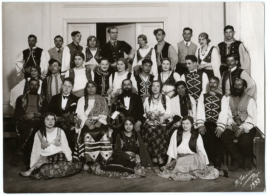 Biedrības “Čigānu draugs” koris 1933. gada 29. aprīlī Latvijas Konservatorijā