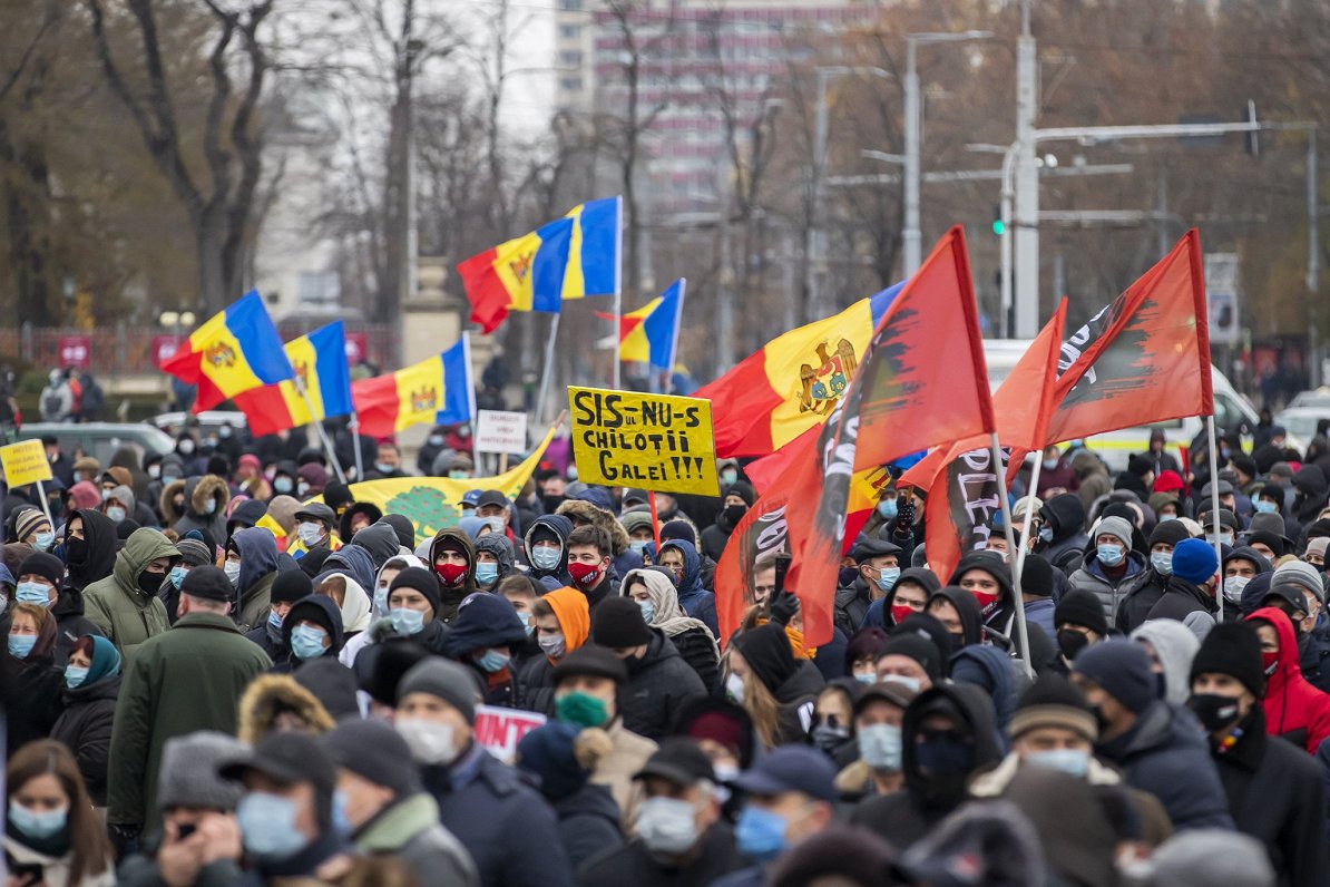 Protesti Moldova pret parlamenta centieniem samazināt prezidenta pilnvaras, 06.12.2020.
