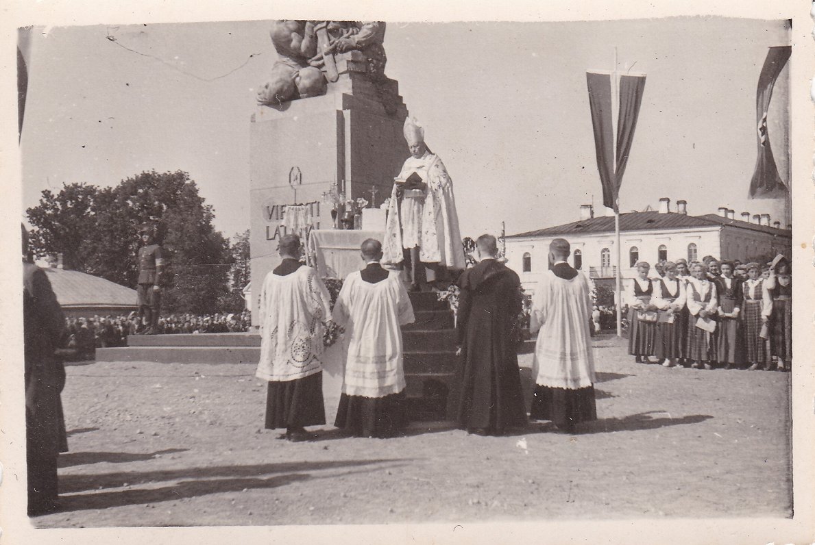 Atjaunotā pieminekļa “Vienoti Latvijai” svinīgais atklāšanas pasākums, Rēzekne, 1943. gada 22. augus...