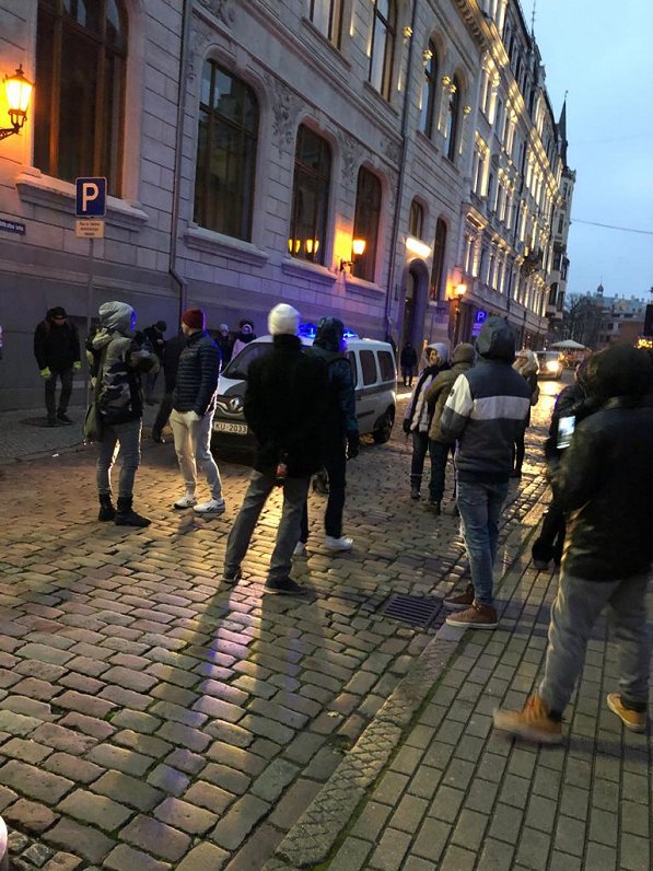 Protestētāji dodas uz Saeimu 12.12.2020.