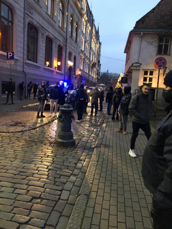 Protestētāji dodas uz Saeimu 12.12.2020.