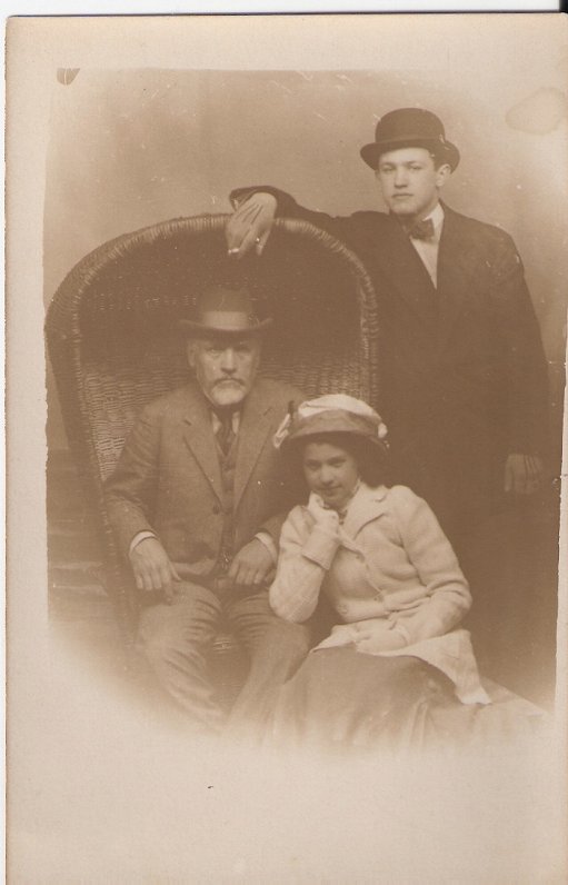 Frīdrihs Grosvalds ar bērniem Jāzepu un Margarētu 1911. gadā