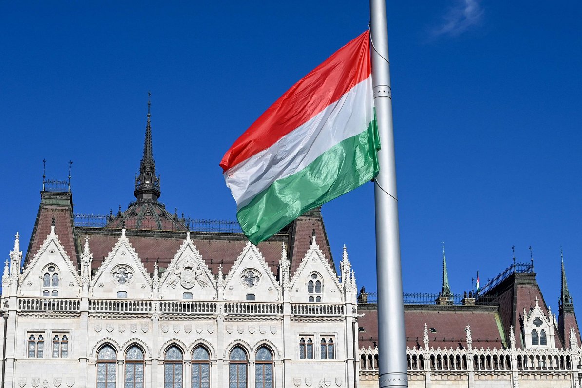 Ungārija apņēmības pilna nepieļaut ES fondu līdzekļu izmaksāšanas aizturi
