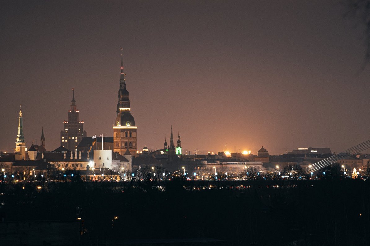 Центр Риги ночью. Иллюстративное фото