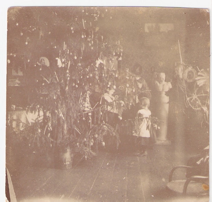 Jāzeps un Margarēta Grosvaldi pie Ziemassvētku eglītes 1900.gadā
