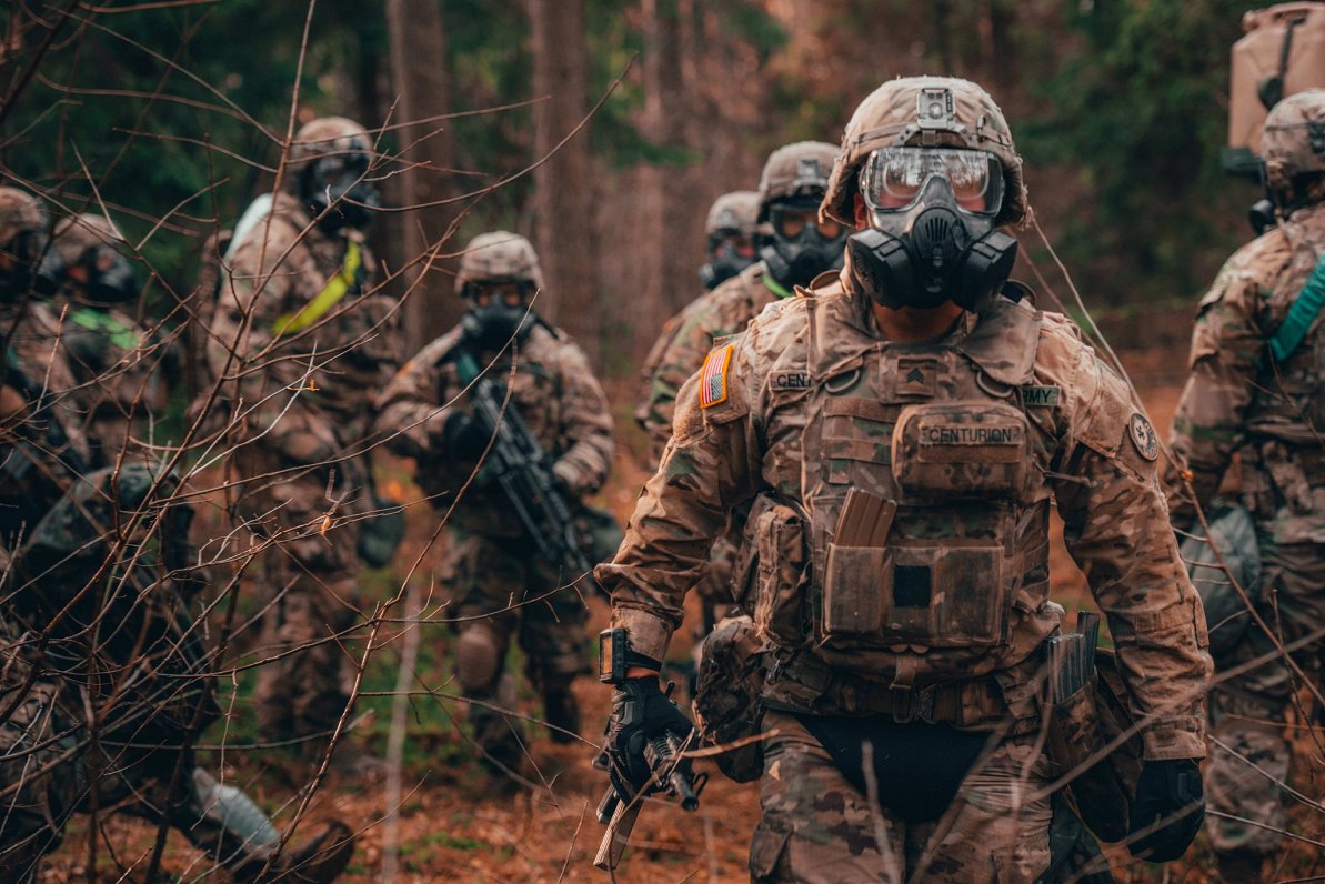 NATO spēku mācības, inscenējot bioloģisko ieroču izmantošanu uzbrukumā. Polija, 2020. gads.