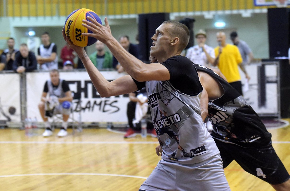Nauris Miezis &quot;Ghetto Basket&quot; turnīrā Rīgā
