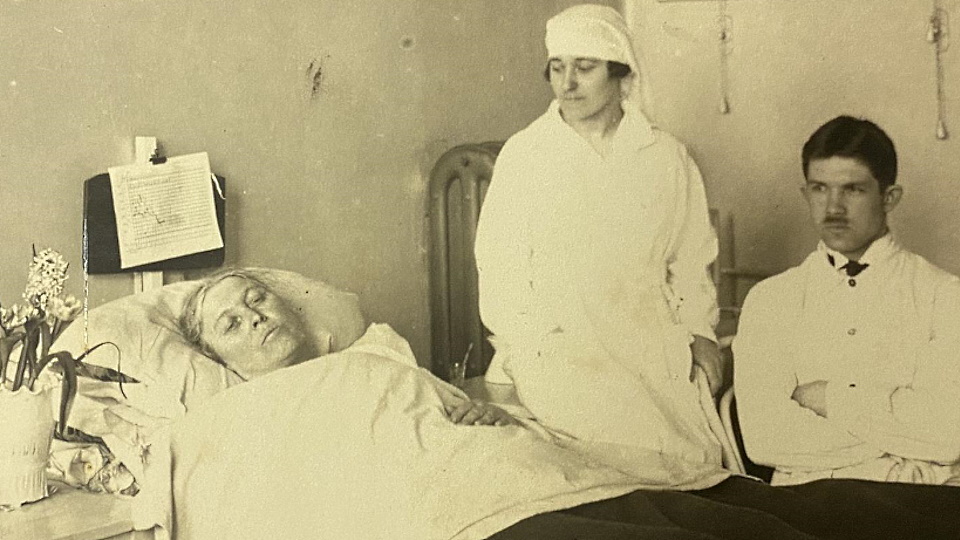 В тифозном отделении Лиепайской городской больницы, 1921 год.