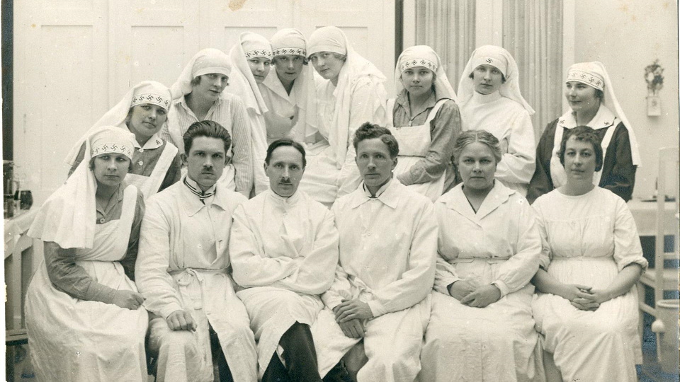 Часть персонала Лиепайской городской больницы, примерно 1920 год.