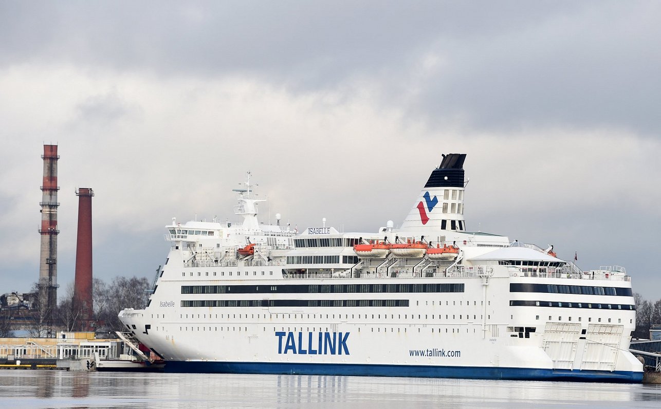 Паром Tallink в порту Риги